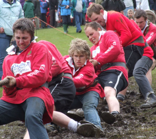 Tug of war competition at Otley Show 2016